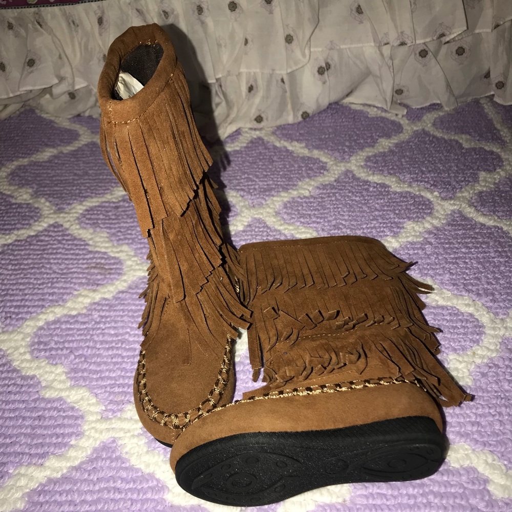 NEW Girls fringe boots size 5M